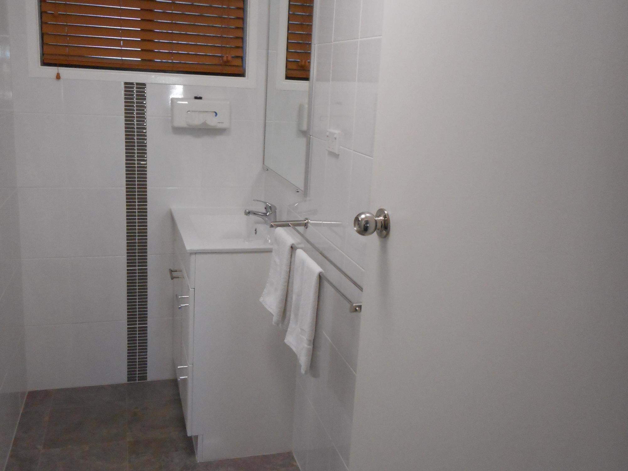 Hervey Bay Colonial Lodge Torquay ภายนอก รูปภาพ