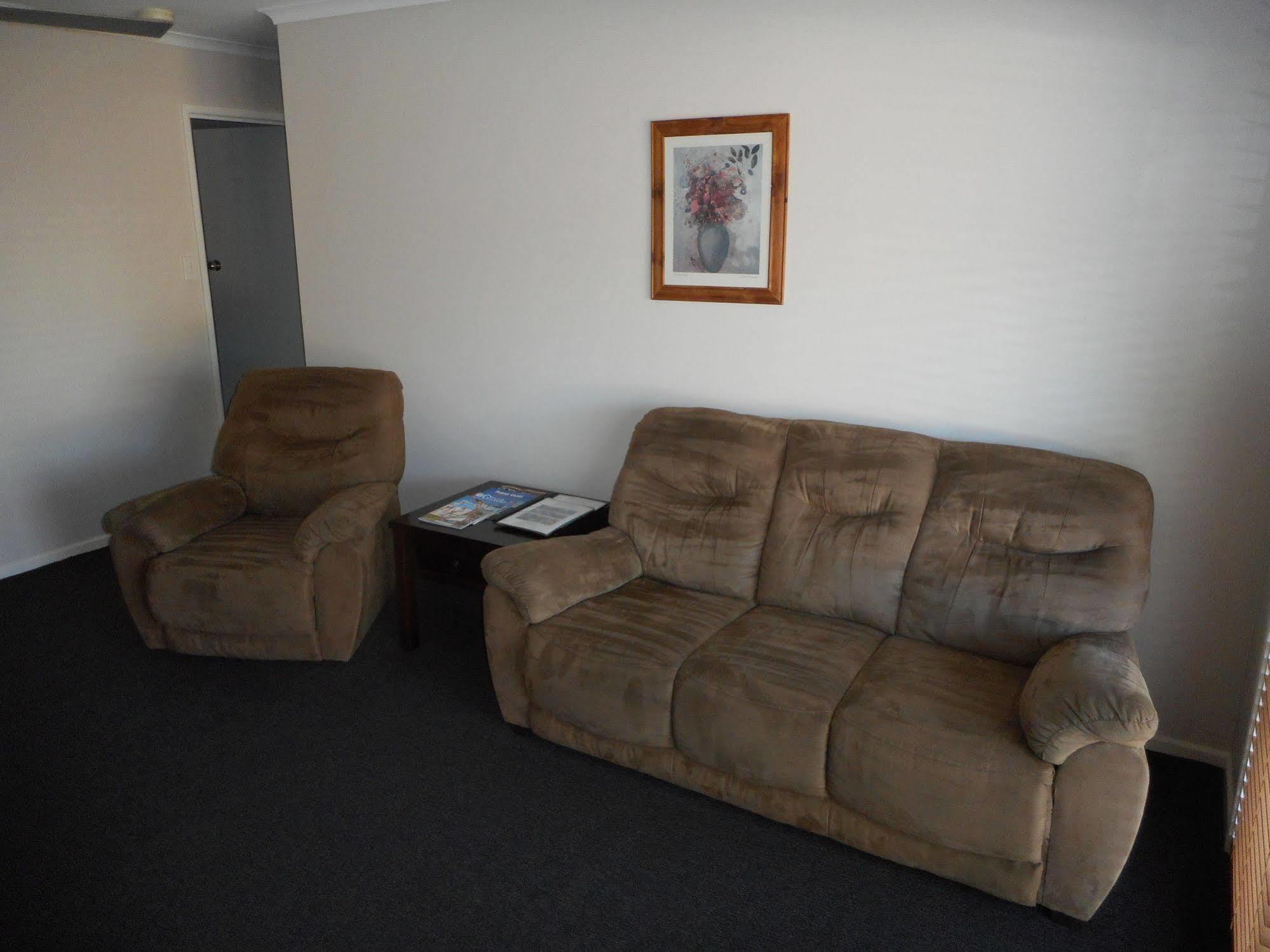 Hervey Bay Colonial Lodge Torquay ภายนอก รูปภาพ