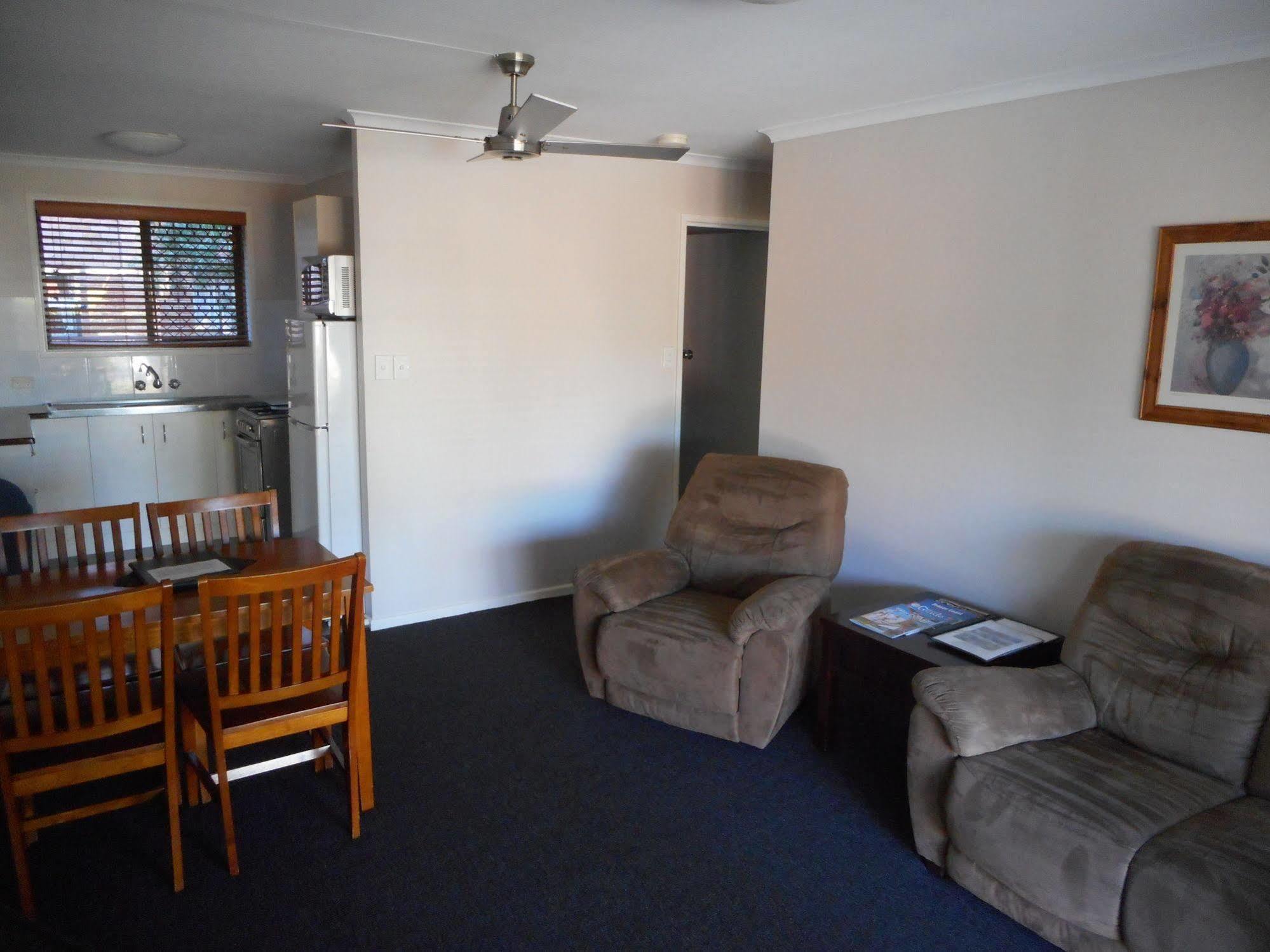 Hervey Bay Colonial Lodge Torquay ภายนอก รูปภาพ